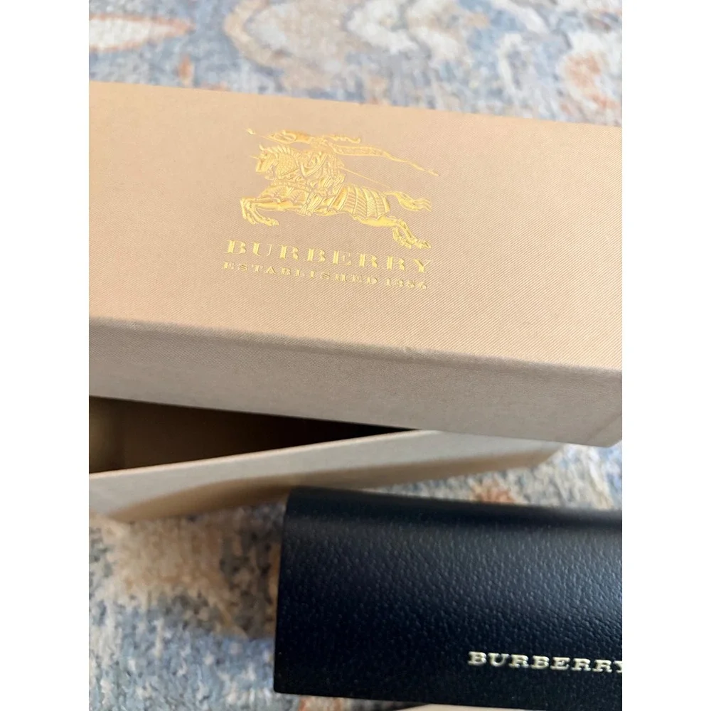 Authentic Men's Burberry Sunglass Case Cloth and Box Set